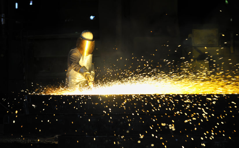 Innowacyjne rozstrzygnięcia w produkcji śrub i wkrętów – jak przekształciły się metody wytwórczości w minionych latach?