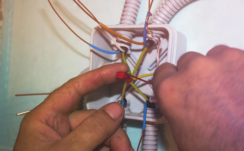 Elektryka w Domu: Innowacyjne Rozwiązania Zapewniające Zabezpieczenie, Energooszczędność i Komfort w Codziennym Życiu Mieszkańców Współczesnych Mieszkań.